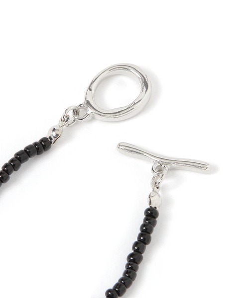 LEPSIM（レプシィム）の「変形ビーズロングネックレス　660926（ネックレス・レディース・オフホワイト/ブラック・ONE SIZE）」の4枚目の写真