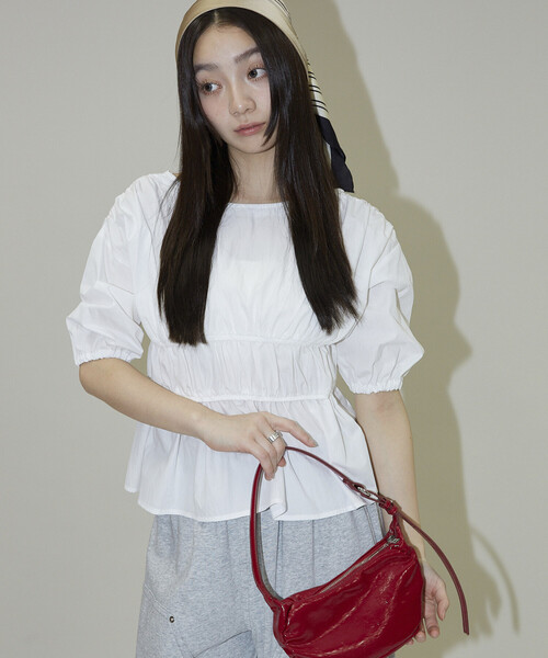PUBLUX(パブリュクス)の「PUBLUX/パブリュクス 2WAY シャーリング ブラウス 限定展開(シャツ/ブラウス・レディース・オフホワイト/ネイビー/ブラウン・フリ-)」の7枚目の写真
