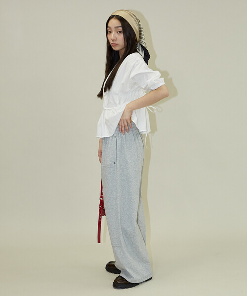 PUBLUX(パブリュクス)の「PUBLUX/パブリュクス 2WAY シャーリング ブラウス 限定展開(シャツ/ブラウス・レディース・オフホワイト/ネイビー/ブラウン・フリ-)」の9枚目の写真