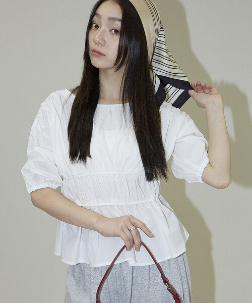 PUBLUX(パブリュクス)の「PUBLUX/パブリュクス 2WAY シャーリング ブラウス 限定展開(シャツ/ブラウス・レディース・オフホワイト/ネイビー/ブラウン・フリ-)」の10枚目の写真