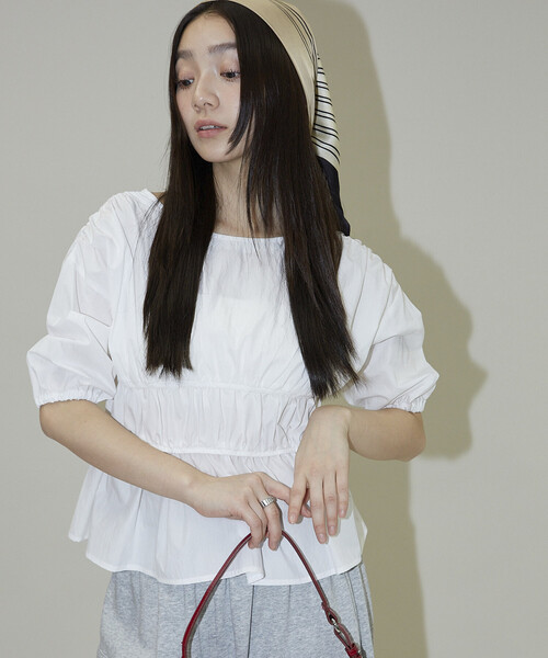 PUBLUX(パブリュクス)の「PUBLUX/パブリュクス 2WAY シャーリング ブラウス 限定展開(シャツ/ブラウス・レディース・オフホワイト/ネイビー/ブラウン・フリ-)」の13枚目の写真