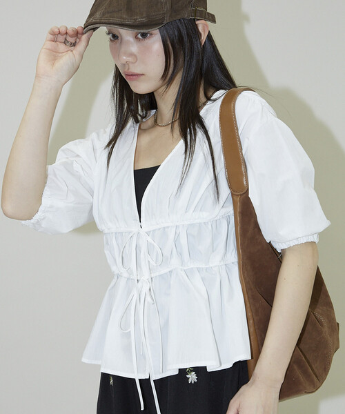 PUBLUX(パブリュクス)の「PUBLUX/パブリュクス 2WAY シャーリング ブラウス 限定展開(シャツ/ブラウス・レディース・オフホワイト/ネイビー/ブラウン・フリ-)」の14枚目の写真