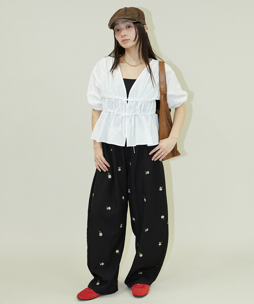 PUBLUX(パブリュクス)の「PUBLUX/パブリュクス 2WAY シャーリング ブラウス 限定展開(シャツ/ブラウス・レディース・オフホワイト/ネイビー/ブラウン・フリ-)」の17枚目の写真