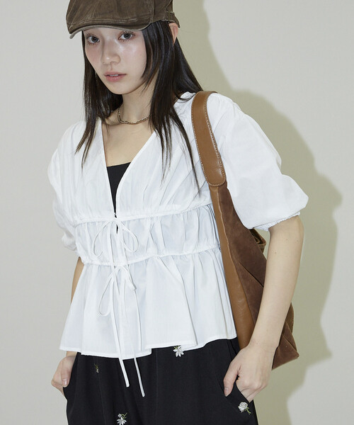 PUBLUX(パブリュクス)の「PUBLUX/パブリュクス 2WAY シャーリング ブラウス 限定展開(シャツ/ブラウス・レディース・オフホワイト/ネイビー/ブラウン・フリ-)」の21枚目の写真