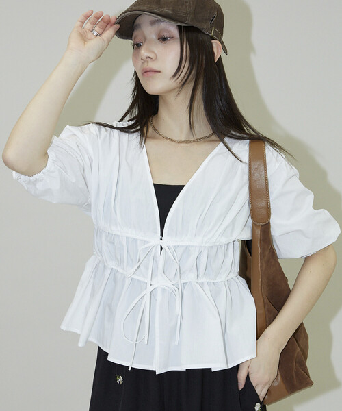 PUBLUX(パブリュクス)の「PUBLUX/パブリュクス 2WAY シャーリング ブラウス 限定展開(シャツ/ブラウス・レディース・オフホワイト/ネイビー/ブラウン・フリ-)」の22枚目の写真