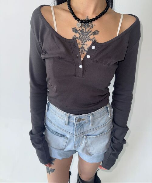THE MYSTERIOUS HOTEL（ザミステリアスホテル）の「SHIRRING 88 BUTTON SLEEVE [CHARCOAL]（Tシャツ/カットソー・レディース・その他・FREE）」の5枚目の写真