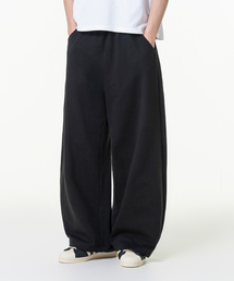 MOZMOZ（モズモズ）の「無地サイドタックワイドトレーニングパンツブラック（スウェットパンツ）」