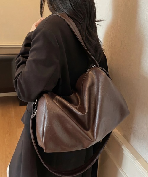 yuue' ( wear )(ユーイ)の「大容量2WAYフェイクレザーボストンバッグ(ショルダーバッグ・レディース・ダークブラウン/アイボリー/ブラック・FREE)」の2枚目の写真
