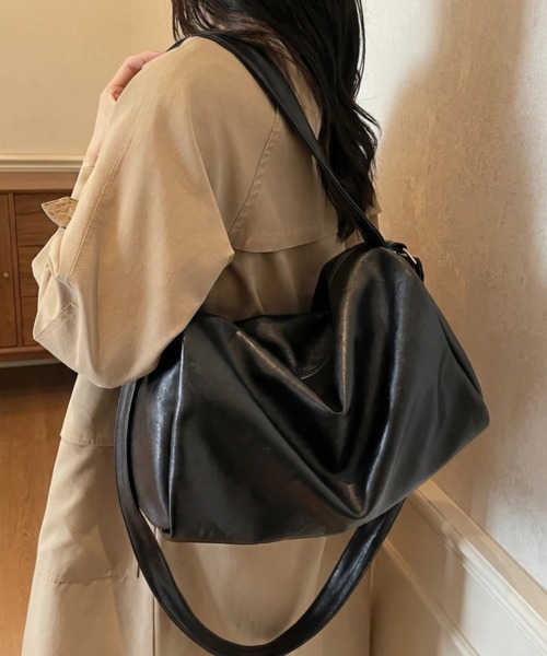 yuue' ( wear )(ユーイ)の「大容量2WAYフェイクレザーボストンバッグ(ショルダーバッグ・レディース・ダークブラウン/アイボリー/ブラック・FREE)」の1枚目の写真