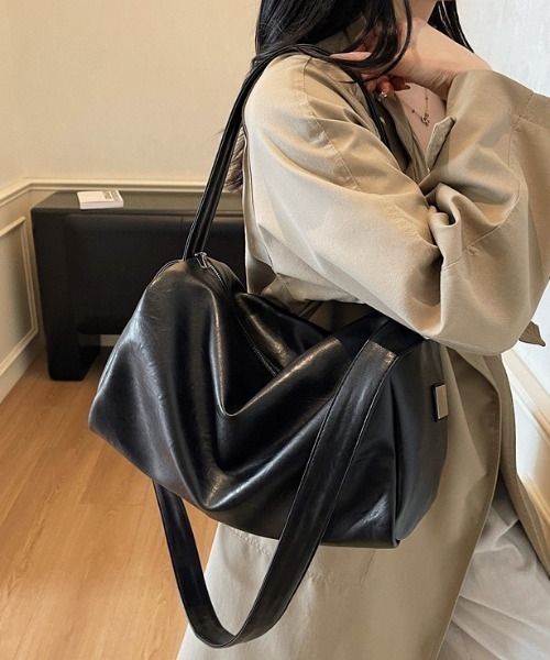 yuue' ( wear )(ユーイ)の「大容量2WAYフェイクレザーボストンバッグ(ショルダーバッグ・レディース・ダークブラウン/アイボリー/ブラック・FREE)」の10枚目の写真