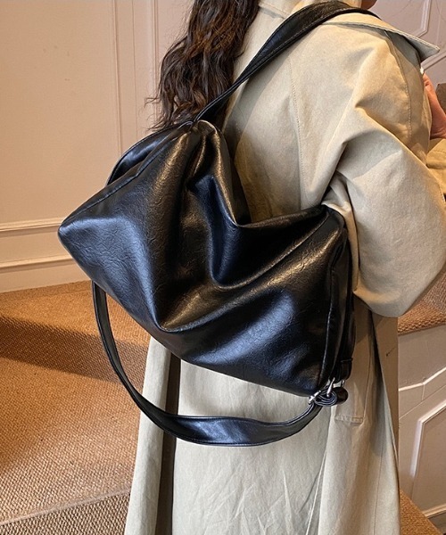 yuue' ( wear )(ユーイ)の「大容量2WAYフェイクレザーボストンバッグ(ショルダーバッグ・レディース・ダークブラウン/アイボリー/ブラック・FREE)」の22枚目の写真