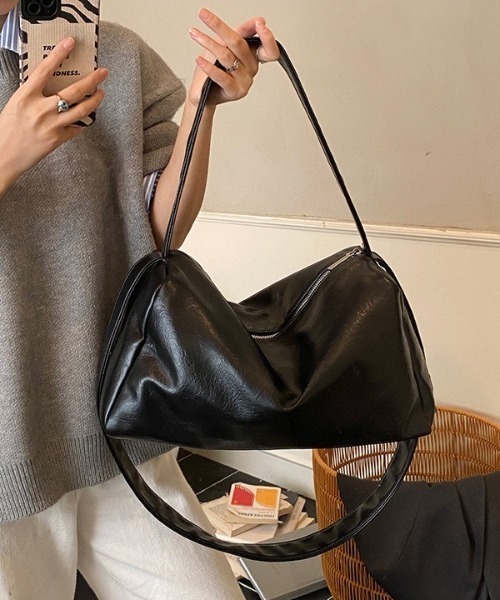 yuue' ( wear )(ユーイ)の「大容量2WAYフェイクレザーボストンバッグ(ショルダーバッグ・レディース・ダークブラウン/アイボリー/ブラック・FREE)」の19枚目の写真