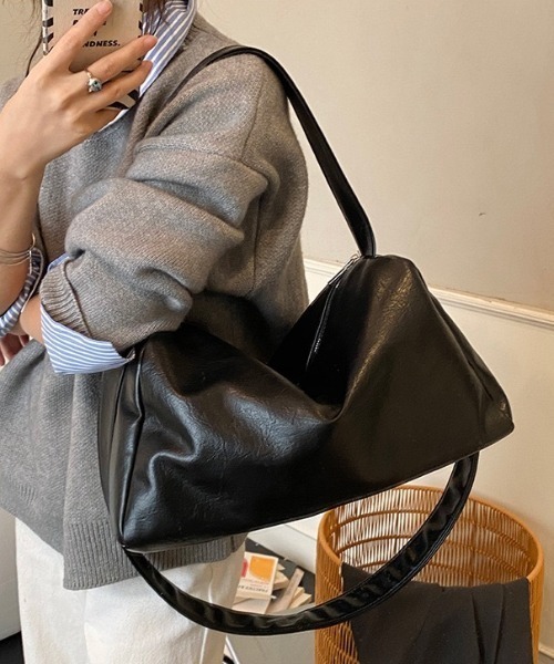 yuue' ( wear )(ユーイ)の「大容量2WAYフェイクレザーボストンバッグ(ショルダーバッグ・レディース・ダークブラウン/アイボリー/ブラック・FREE)」の17枚目の写真