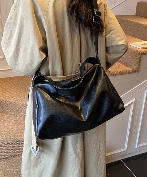 yuue' ( wear )(ユーイ)の「大容量2WAYフェイクレザーボストンバッグ(ショルダーバッグ・レディース・ダークブラウン/アイボリー/ブラック・FREE)」の21枚目の写真