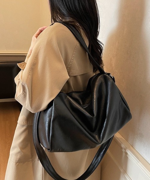 yuue' ( wear )(ユーイ)の「大容量2WAYフェイクレザーボストンバッグ(ショルダーバッグ・レディース・ダークブラウン/アイボリー/ブラック・FREE)」の13枚目の写真
