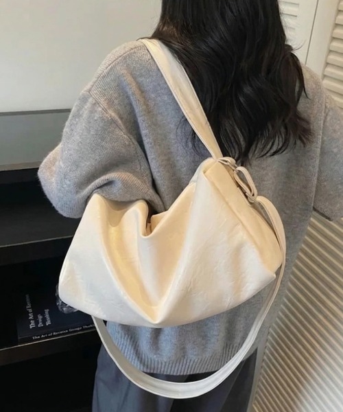 yuue' ( wear )(ユーイ)の「大容量2WAYフェイクレザーボストンバッグ(ショルダーバッグ・レディース・ダークブラウン/アイボリー/ブラック・FREE)」の8枚目の写真