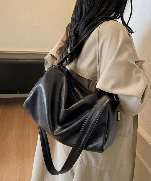 yuue' ( wear )(ユーイ)の「大容量2WAYフェイクレザーボストンバッグ(ショルダーバッグ・レディース・ダークブラウン/アイボリー/ブラック・FREE)」の11枚目の写真