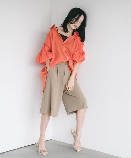 YECCA VECCA(イェッカヴェッカ)の「【尾崎紗代子さん着用】タックハーフパンツ(その他パンツ・レディース・ネイビー/キャメル/グレイッシュベージュ・FREE)」の12枚目の写真