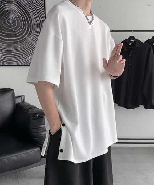link lot（リンクロット）の「サイドスリットボタンオーバーサイズｔシャツ（Tシャツ/カットソー・メンズ・ホワイト/ブラック・L/M）」の6枚目の写真