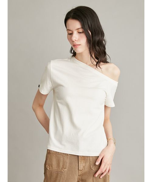 Mila Owen(ミラオーウェン)の「アシンメトリーネックTシャツ(Tシャツ/カットソー・レディース・ブラック/ブルー/グレー/その他/ホワイト・F)」の2枚目の写真