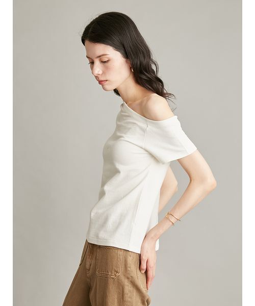 Mila Owen(ミラオーウェン)の「アシンメトリーネックTシャツ(Tシャツ/カットソー・レディース・ブラック/ブルー/グレー/その他/ホワイト・F)」の7枚目の写真