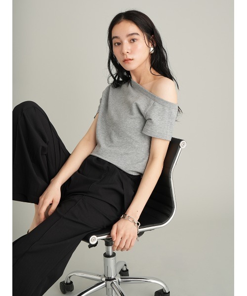 Mila Owen(ミラオーウェン)の「アシンメトリーネックTシャツ(Tシャツ/カットソー・レディース・ブラック/ブルー/グレー/その他/ホワイト・F)」の19枚目の写真