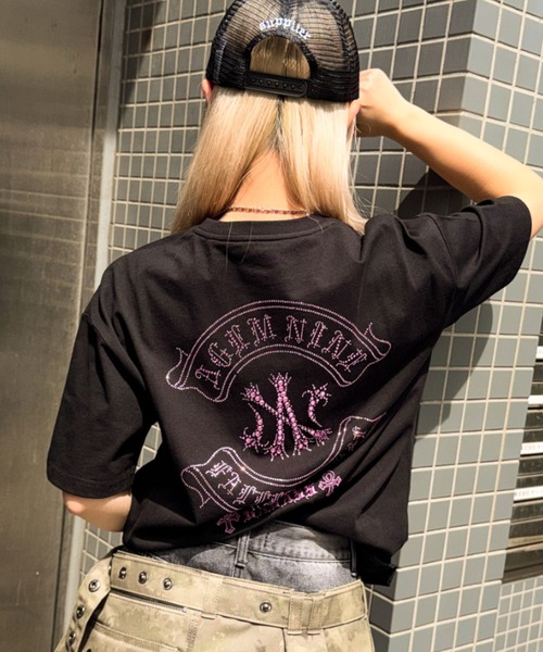 A'GEM9（エージェムナイン）の「A'GEM/9 × .kom 『A'GEM/9/エージェムナイン』ロゴラインストーンTシャツ（Tシャツ/カットソー・レディース・ピンク/ホワイト/ブラック×ピンク/ブラック×ホワイト・L/M）」の4枚目の写真