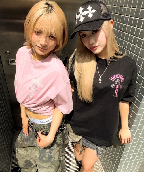 A'GEM9（エージェムナイン）の「A'GEM/9 × .kom 『A'GEM/9/エージェムナイン』ロゴラインストーンTシャツ（Tシャツ/カットソー・レディース・ピンク/ホワイト/ブラック×ピンク/ブラック×ホワイト・L/M）」の7枚目の写真