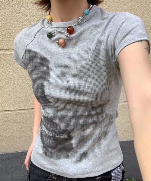Ritzy(リッツィー)の「フォトプリントコンパクトTシャツ(Tシャツ/カットソー・レディース・ホワイト/グレー・L/M/S/XL)」の1枚目の写真