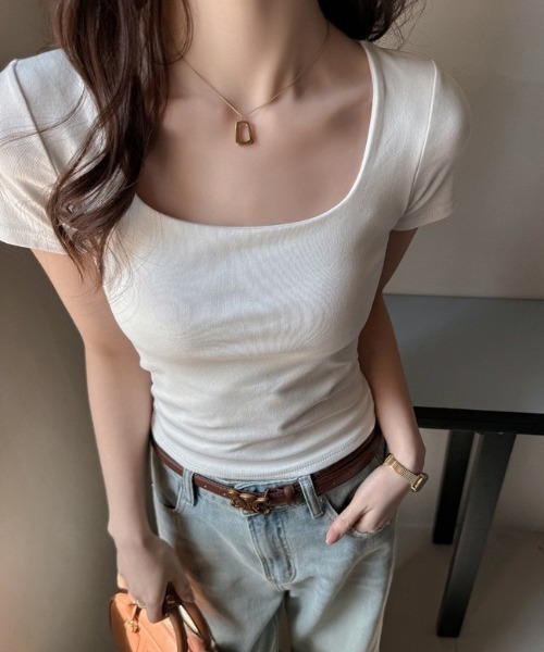 yuue' ( wear )(ユーイ)の「スクエアネック半袖Tシャツ(Tシャツ/カットソー・レディース・ブラック/ダークブラウン/ホワイト・FREE)」の5枚目の写真