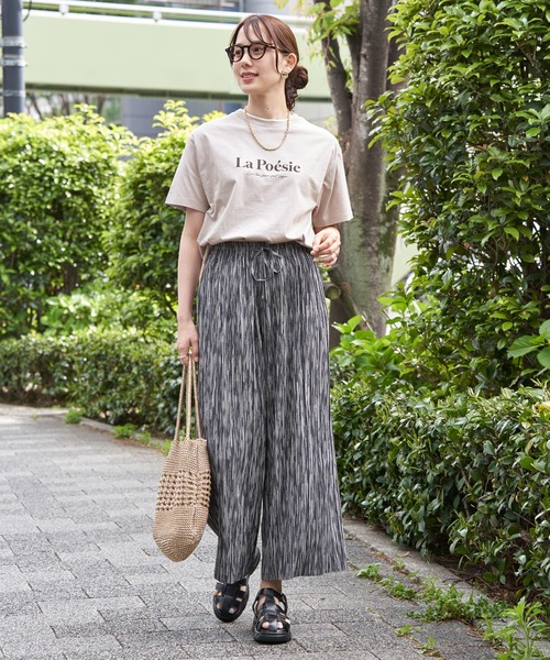 ikka(イッカ)の「【接触冷感】裾レイヤードプリントTシャツ(Tシャツ/カットソー・レディース・ベージュ/ネイビー/チャコール/グレイッシュベージュ/サックスブルー/グリーン・M/L/S)」の8枚目の写真