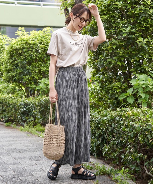 ikka(イッカ)の「【接触冷感】裾レイヤードプリントTシャツ(Tシャツ/カットソー・レディース・ベージュ/ネイビー/チャコール/グレイッシュベージュ/サックスブルー/グリーン・M/L/S)」の9枚目の写真
