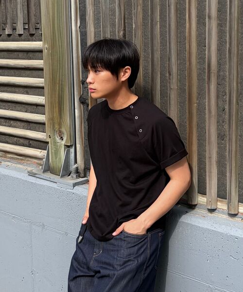 P.IN.O(ピインオ)の「コットンスナップショートスリーブ - ブラック(Tシャツ/カットソー・メンズ・その他・MEDIUM/LARGE)」の8枚目の写真