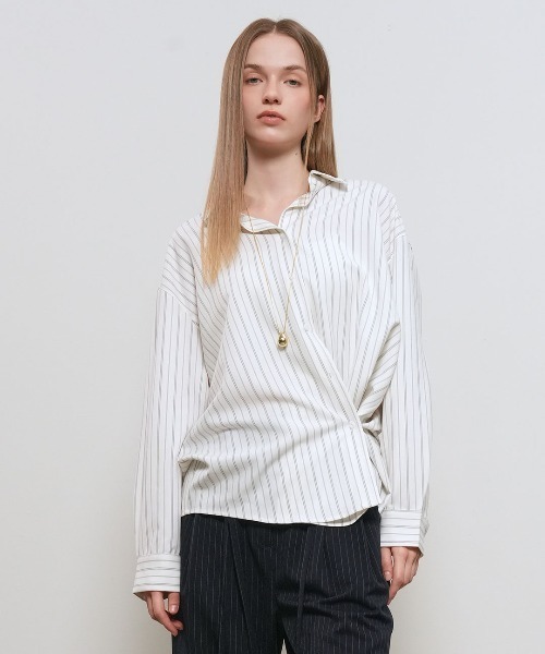 GENERAL IDEA(ジェネラルアイデア)の「【GENERAL IDEA】ルーズフィットボタンラップストライプシャツ / LOOSE FIT BUTTON WRAP STRIPED SHIRT(シャツ/ブラウス・レディース・ベージュ/ホワイト・L/M/S)」の14枚目の写真