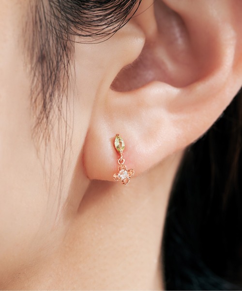 Jewel closet by L&Co.(ジュエルクローゼットバイエルアンドコー)の「K10 フラワー モチーフ ピアス(ピアス(両耳用)・レディース・ホワイトゴールド/ピンクゴールド・FREE)」の5枚目の写真