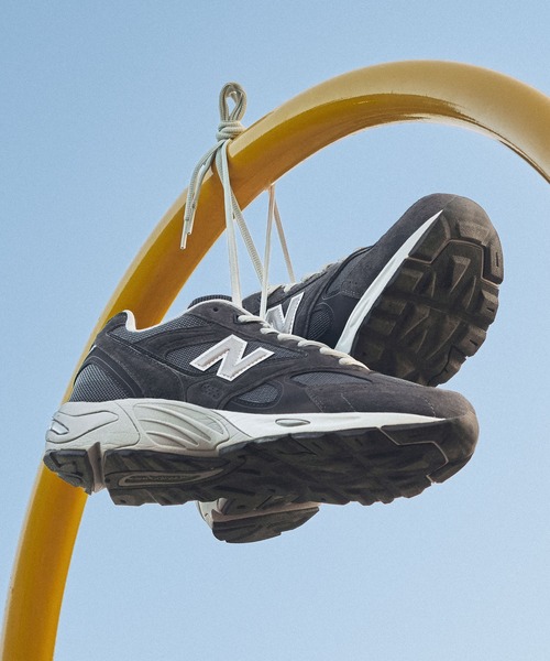 NEW BALANCE(ニューバランス)の「880R(スニーカー・メンズ・グレー/ブラック/ライトグレー・22.0cm/22.5cm/23.0cm/23.5cm/27.0cm/27.5cm/28.0cm/28.5cm/29.0cm/30.0cm/24.0cm/24.5cm/25.0cm/25.5cm/26.0cm/26.5cm)」の1枚目の写真