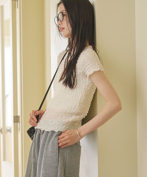 BEAUTY&YOUTH UNITED ARROWS(ビューティーアンドユースユナイテッドアローズ)の「【WEB限定】シュリンクレース プルオーバー(Tシャツ/カットソー・レディース・オフホワイト/ブラック/ライトブルー・FREE)」の2枚目の写真