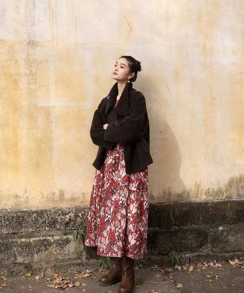 2ly2(トゥーリートゥー)の「ワンピース レディース ロング 花柄 総柄 長袖 フレア ティアード クルーネック ゆったり レッド(ワンピース・レディース・レッド・FREE)」の10枚目の写真