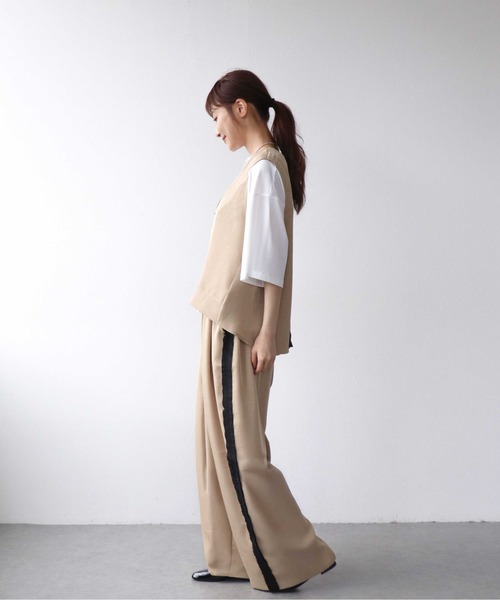 Jines(ジネス)の「ヴィンテージサテンサイドフリルパンツ(その他パンツ・レディース・ベージュ/ブラック/チャコールグレー・38)」の9枚目の写真
