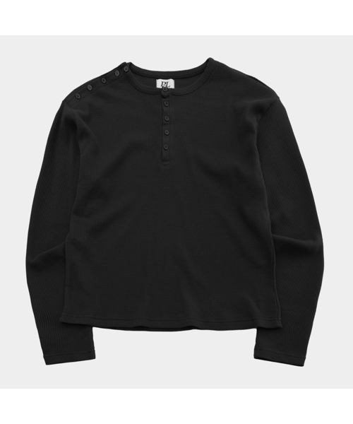 PLACESTUDIOMAN(プレイススタジオメンズ)の「スナップポイントソフトラウンドネックベーシックロングスリーブTシャツ_3COLOR(Tシャツ/カットソー・レディース・ブラック/ブラウン/グレー・FREE)」の1枚目の写真