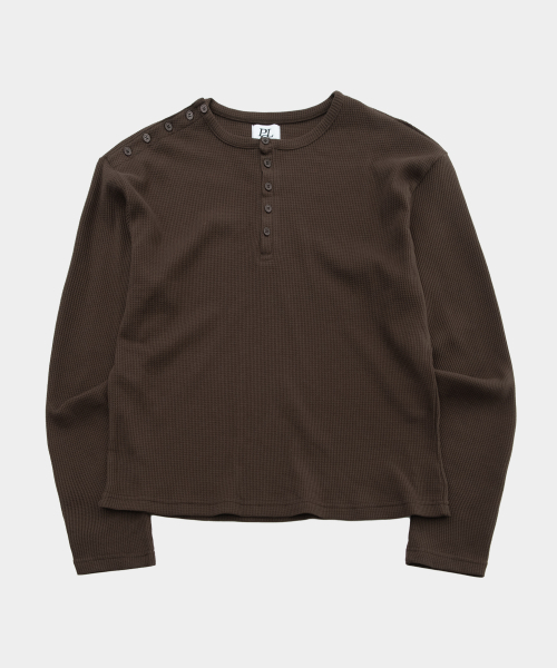 PLACESTUDIOMAN(プレイススタジオメンズ)の「スナップポイントソフトラウンドネックベーシックロングスリーブTシャツ_3COLOR(Tシャツ/カットソー・レディース・ブラック/ブラウン/グレー・FREE)」の4枚目の写真