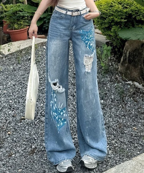 AMAJI(アマジ)の「クラッシュ加工 ペイント デニムパンツ(デニムパンツ・レディース・ブルー・SMALL/MEDIUM/LARGE/X-LARGE)」の1枚目の写真
