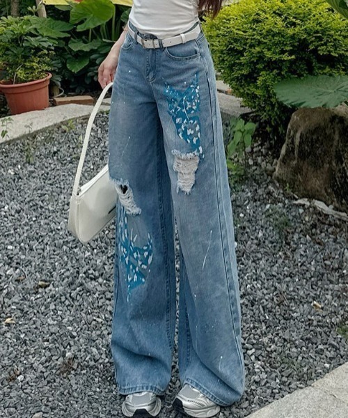 AMAJI(アマジ)の「クラッシュ加工 ペイント デニムパンツ(デニムパンツ・レディース・ブルー・SMALL/MEDIUM/LARGE/X-LARGE)」の3枚目の写真