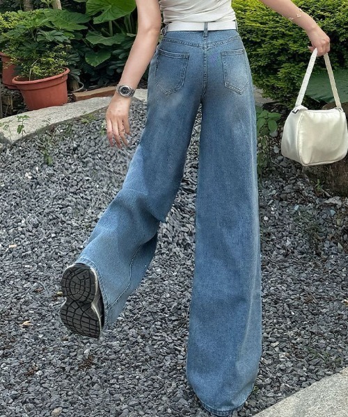 AMAJI(アマジ)の「クラッシュ加工 ペイント デニムパンツ(デニムパンツ・レディース・ブルー・SMALL/MEDIUM/LARGE/X-LARGE)」の4枚目の写真