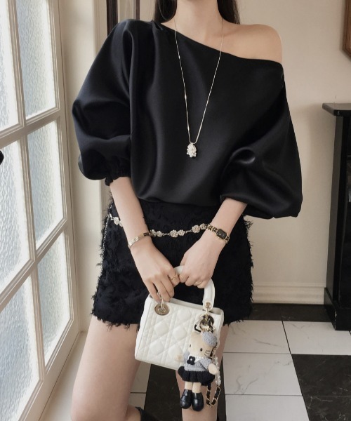 Aelina(エリナ)の「オフショルダー半袖トップス(その他トップス・レディース・ピンク/オフホワイト/ブラック・FREE)」の2枚目の写真