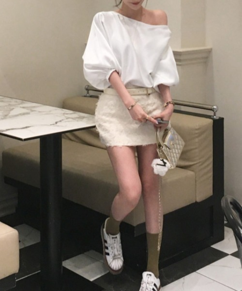 Aelina(エリナ)の「オフショルダー半袖トップス(その他トップス・レディース・ピンク/オフホワイト/ブラック・FREE)」の4枚目の写真