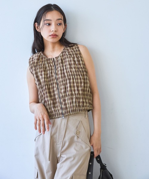 JEANASIS(ジーナシス)の「ランダムシャーリングZIP NS/1051991(ベスト・レディース・ホワイト系その他/ブラウン系その他/ブラック系その他・FREE)」の7枚目の写真