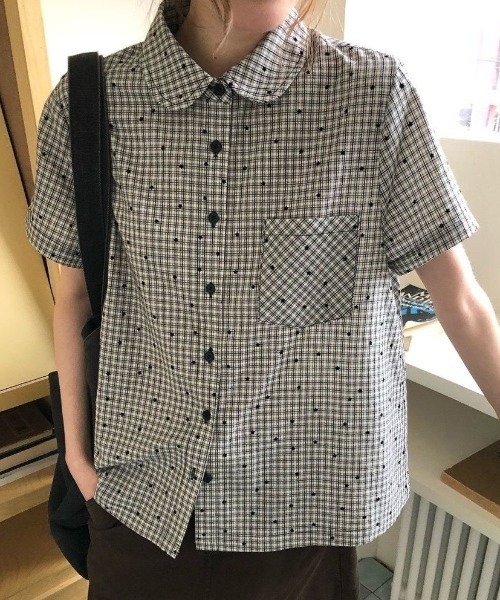 AVYL(アヴィル)の「モノトーン総柄ミニチェック半袖ショートシャツ(シャツ/ブラウス・レディース・ブラック・M)」の2枚目の写真