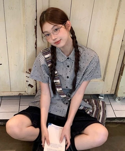AVYL(アヴィル)の「モノトーン総柄ミニチェック半袖ショートシャツ(シャツ/ブラウス・レディース・ブラック・M)」の4枚目の写真