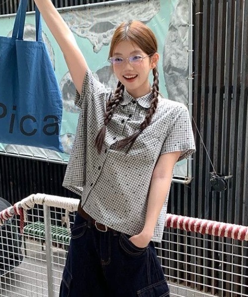 AVYL(アヴィル)の「モノトーン総柄ミニチェック半袖ショートシャツ(シャツ/ブラウス・レディース・ブラック・M)」の7枚目の写真